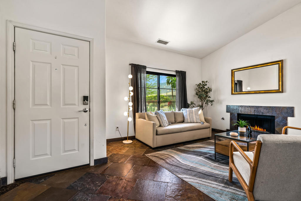 Flora Vista - Residential Lease