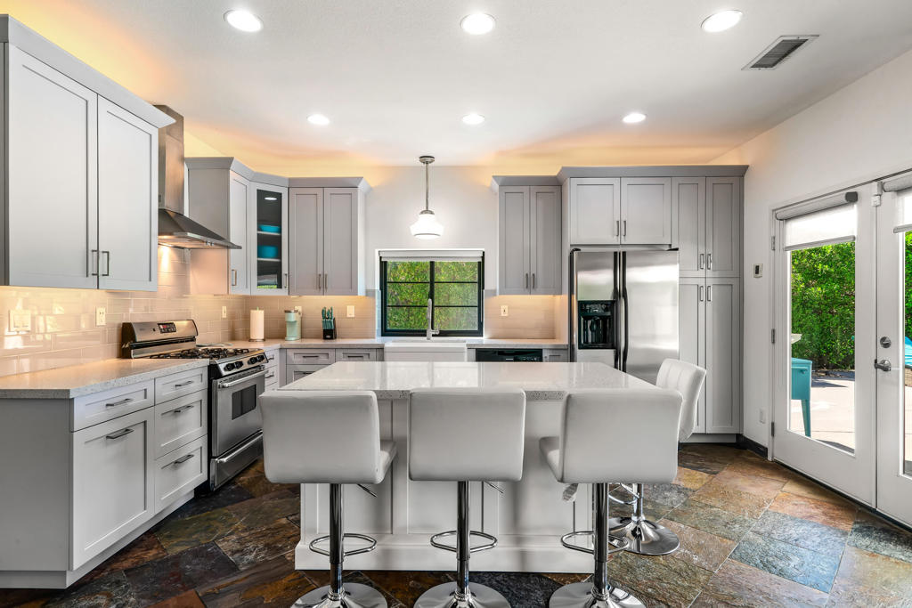 Flora Vista - Residential Lease