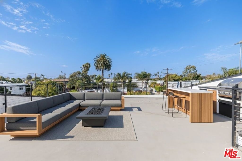 Photo of 658 California Avenue, Venice, CA 90291 (MLS # 26647499)