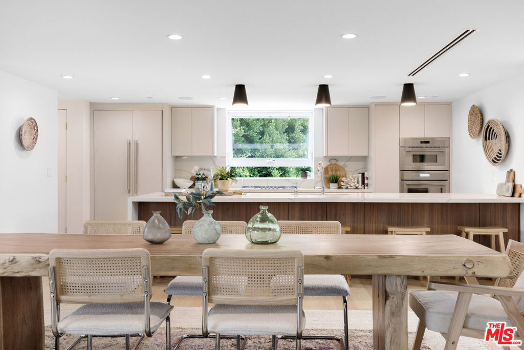 658 California Avenue