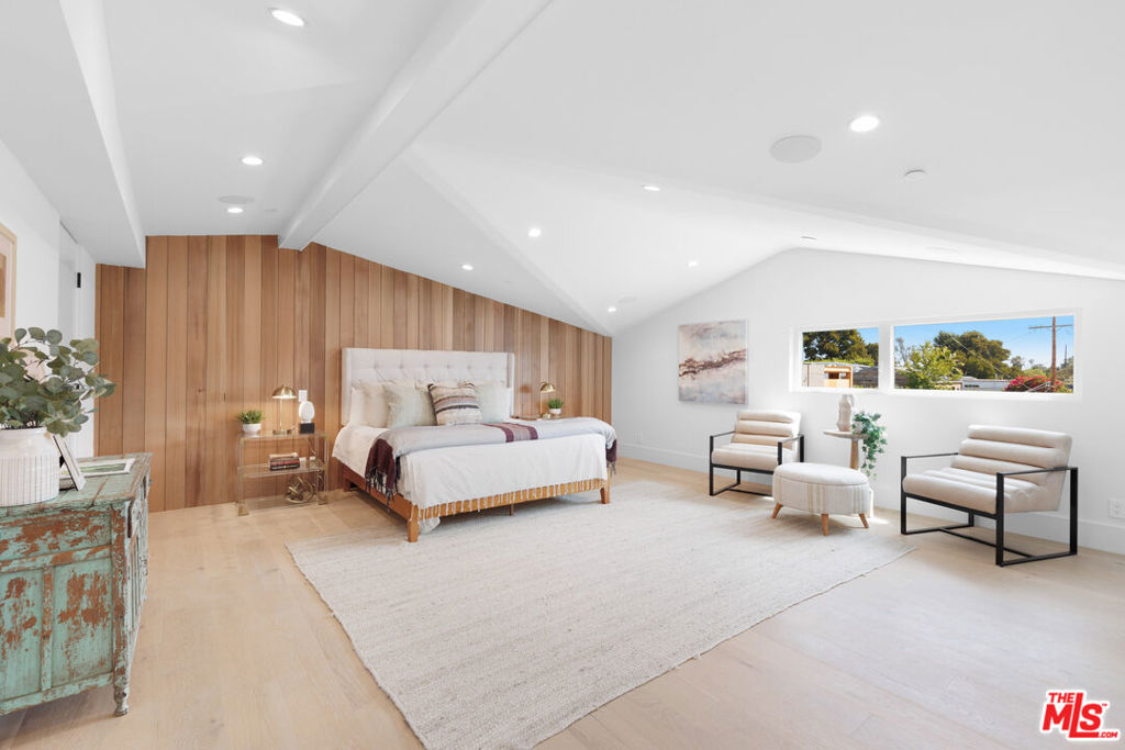 658 California Avenue