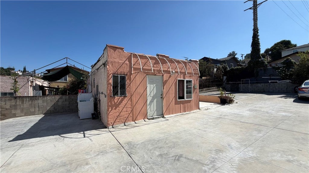 962 N Ditman