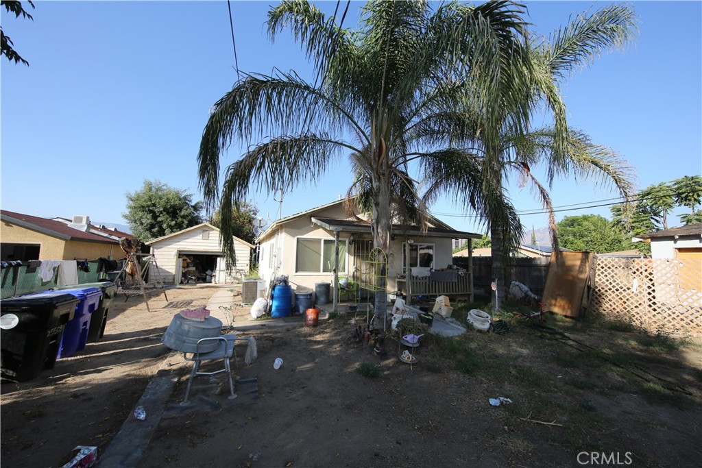 Main image without alt text