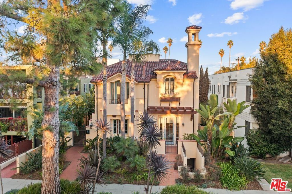 Photo of 941 11th Street #1, Santa Monica, CA 90403 (MLS # 25615435)