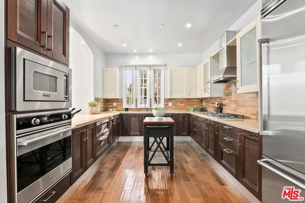 Photo of 941 11th Street #1, Santa Monica, CA 90403 (MLS # 25615435)