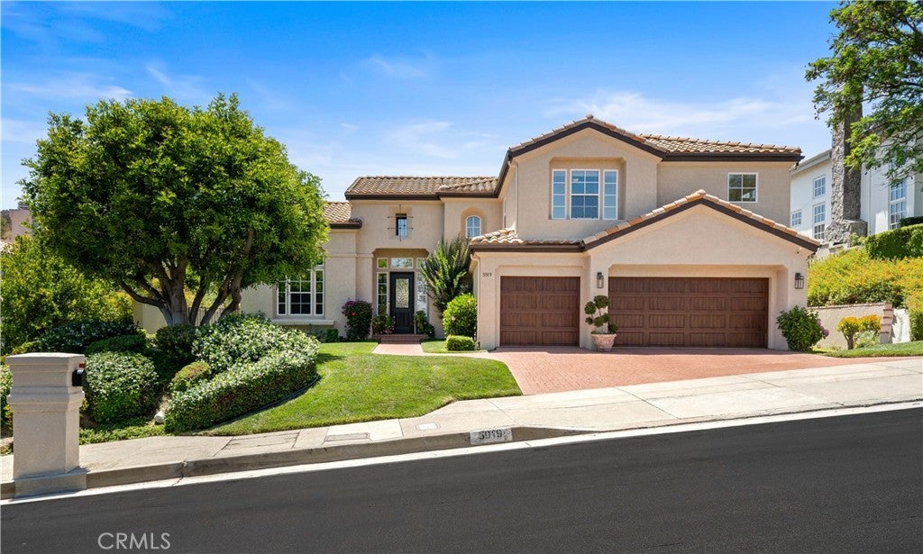 Photo of 5919 County Oak Road, Woodland Hills, CA 91367 (MLS # SR26211282)