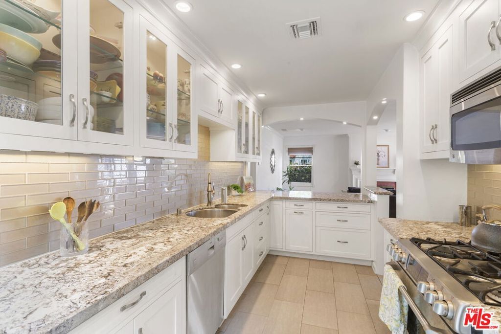 Photo of 4205 Mildred Avenue, Los Angeles, CA 90066 (MLS # 26666523)