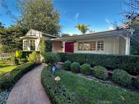 Photo of 11741 Otsego Street, Valley Village, CA 91607 (MLS # SR25277027)