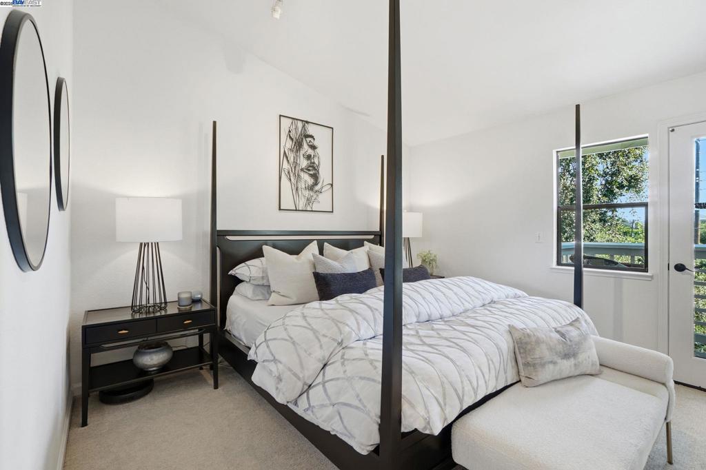 ASHFORD COURT - Residential