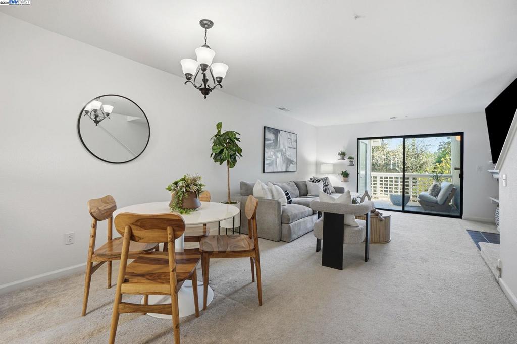 ASHFORD COURT - Residential