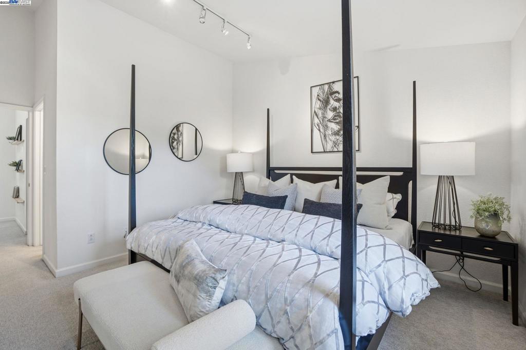 ASHFORD COURT - Residential