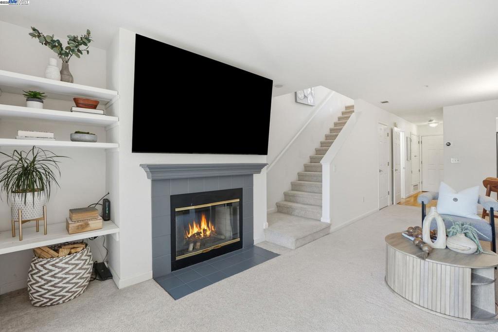 ASHFORD COURT - Residential