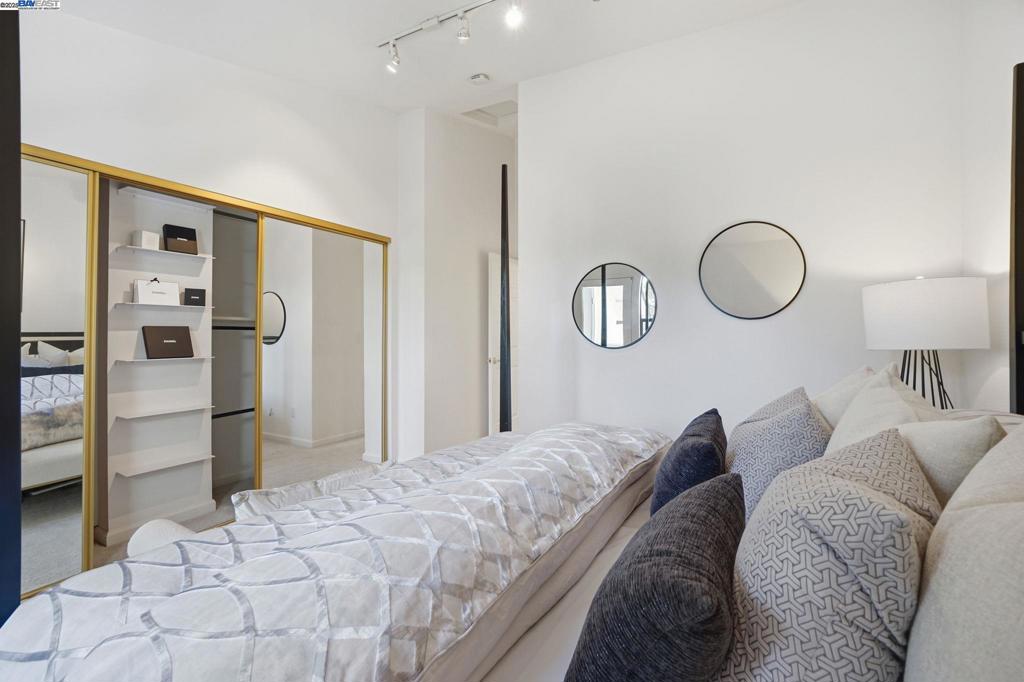 ASHFORD COURT - Residential