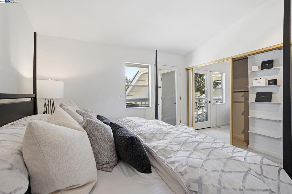 ASHFORD COURT - Residential