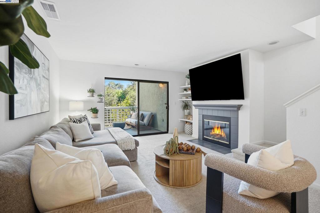 ASHFORD COURT - Residential