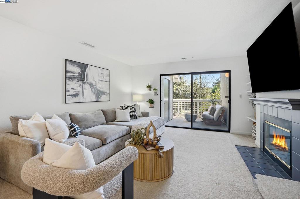 ASHFORD COURT - Residential