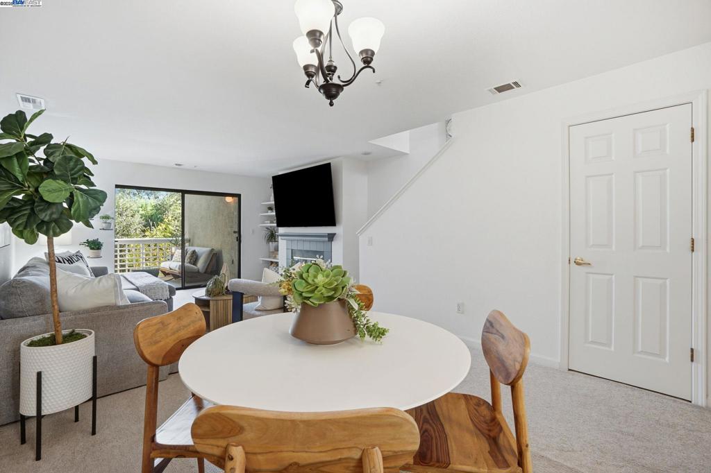 ASHFORD COURT - Residential