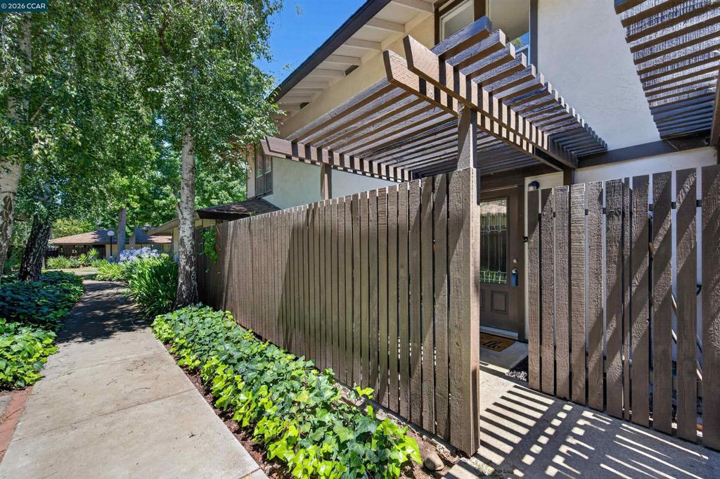 5491 Roundtree Dr DR C, Concord CA 94521