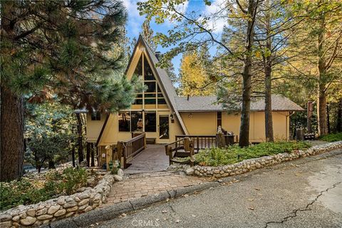 Photo of 166 Brentwood Dr, Lake Arrowhead, CA 92352 (MLS # IG25246401) Photo of 166 Brentwood Dr, Lake Arrowhead, CA 92352 (MLS # IG25246401)