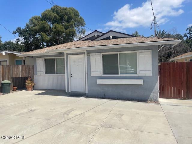 Great opportunity to rent this 3 bedroom,2 bath home. Upgrades include new flooringthroughout, crown molding and baseboardsas newer paint. The kitchen has been remodeled with all new countertops andcabinets in addition to new appliances.There is a large 2 car garage as well as a large built out workshop attached to thegarage. In addition there is a laundry room that includes a washer/dryer (no warranties) and its own sink. There is an electronic gate on the side with a long driveway to park your toys
