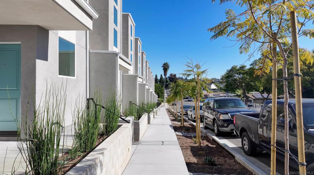 451 Creekside Circle Cir, San Diego CA 92114
