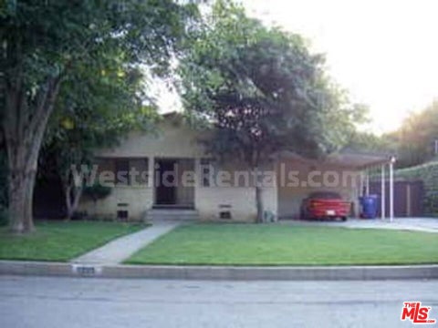 Photo of 5723 Stansbury Avenue, Van Nuys, CA 91401 (MLS # 26853863)