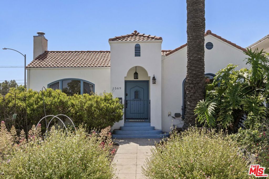 Photo of 1569 S Orange Grove Avenue, Los Angeles, CA 90019 (MLS # 25591253)