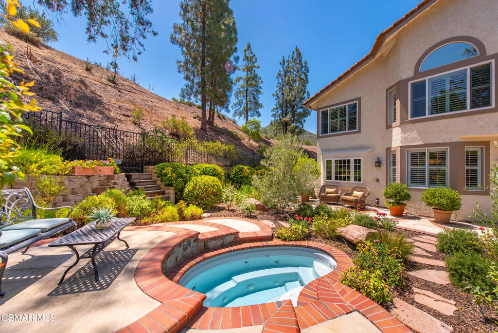 2538 Sandycreek Drive