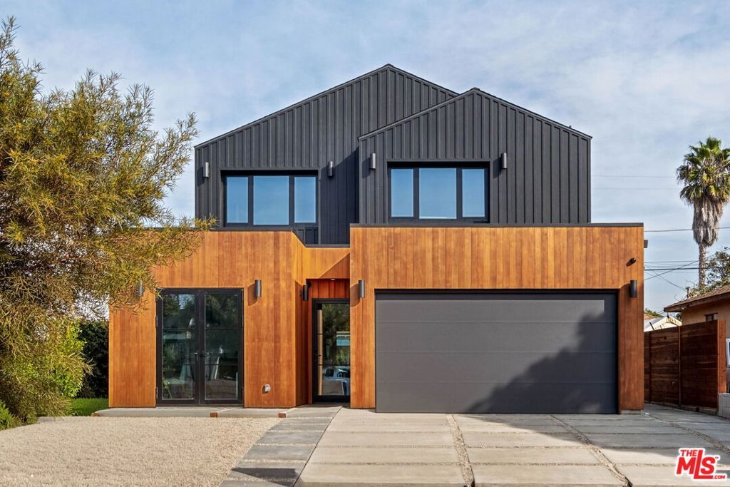 Photo of 4066 Lyceum Avenue, Los Angeles, CA 90066 (MLS # 26649505)