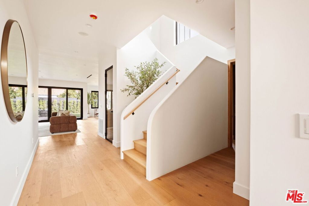 Photo of 4066 Lyceum Avenue, Los Angeles, CA 90066 (MLS # 26649505)