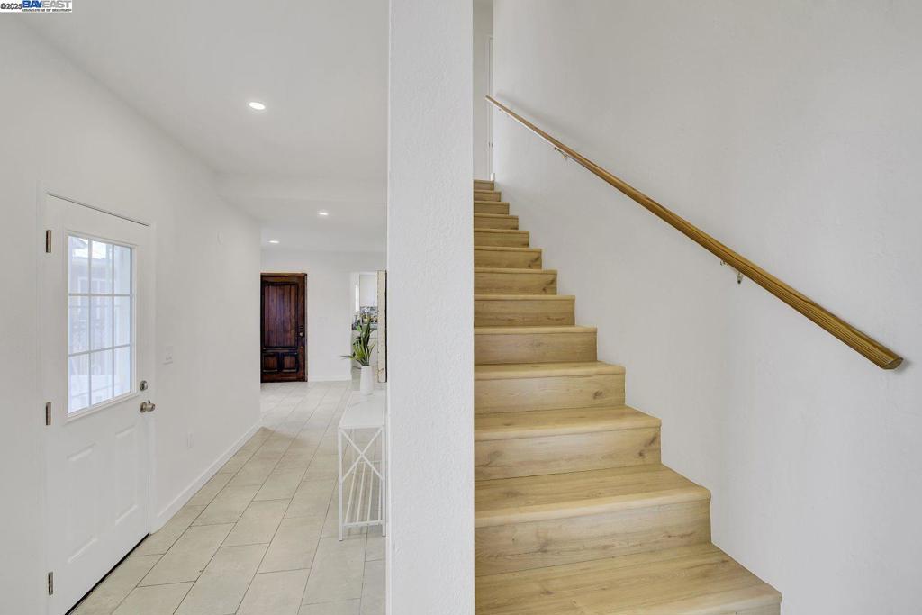 BAY FARM - Residential