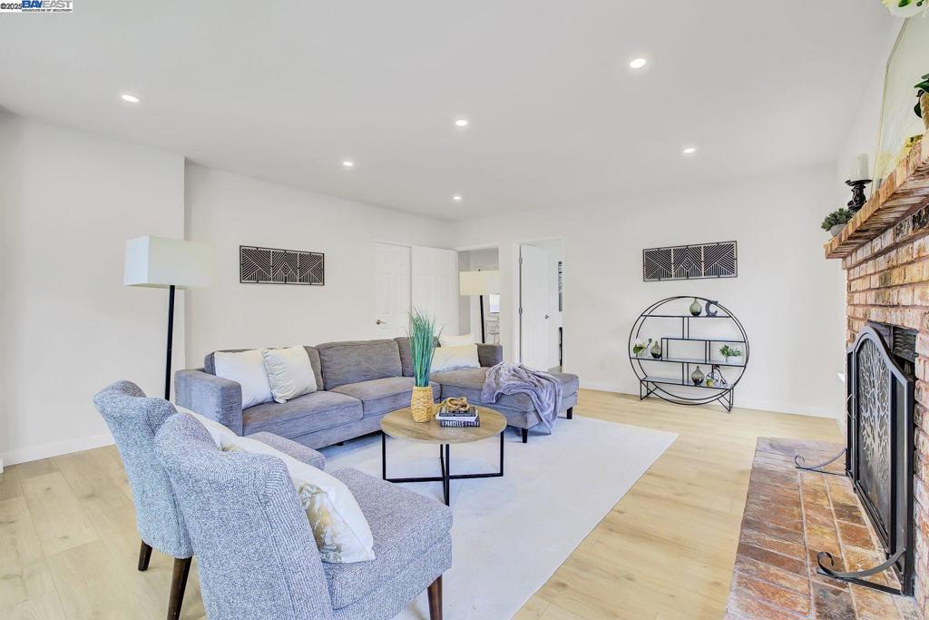 BAY FARM - Residential