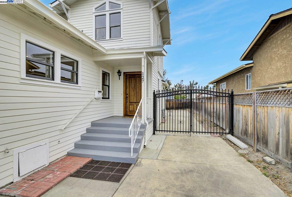 BAY FARM - Residential