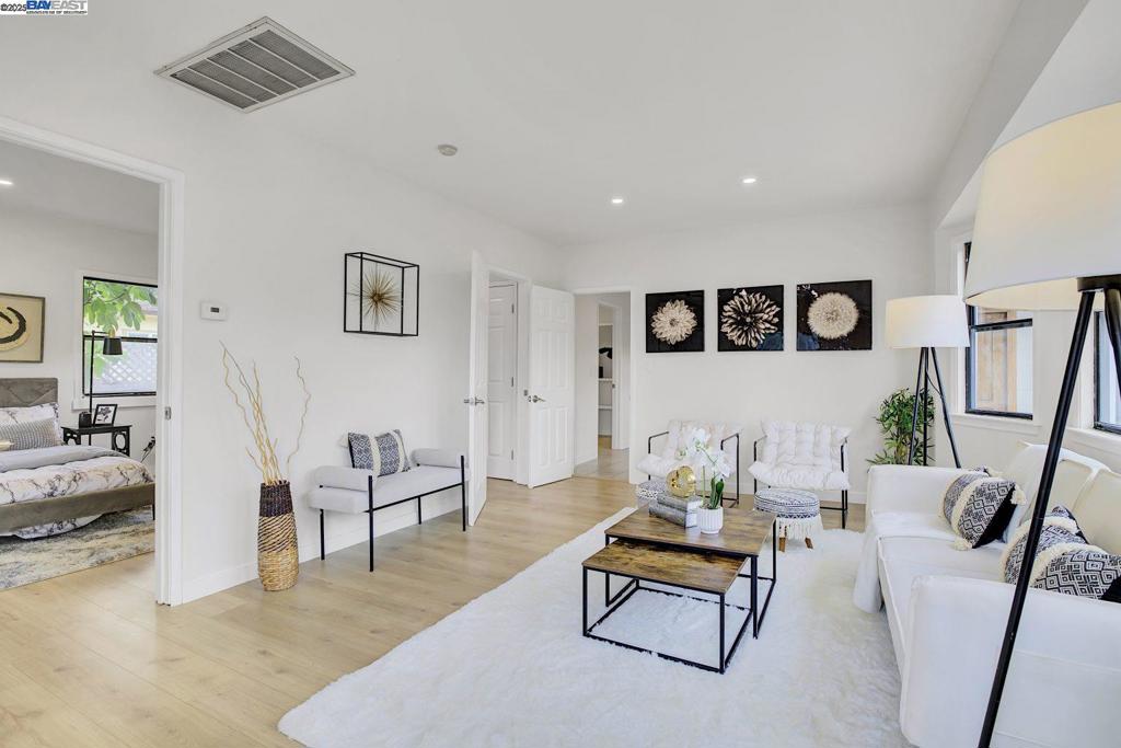 BAY FARM - Residential