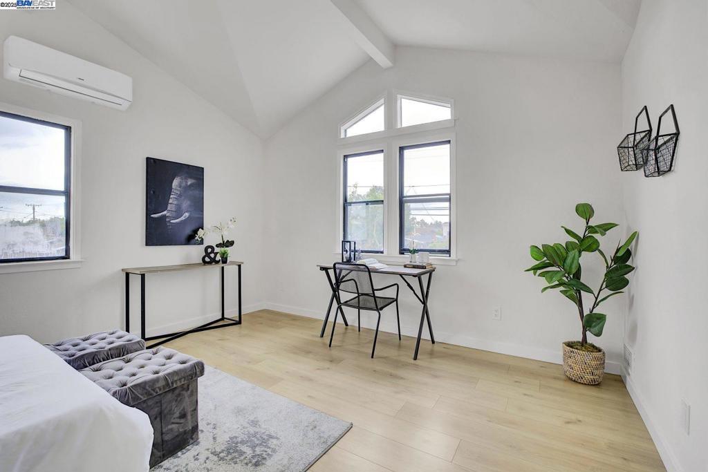 BAY FARM - Residential