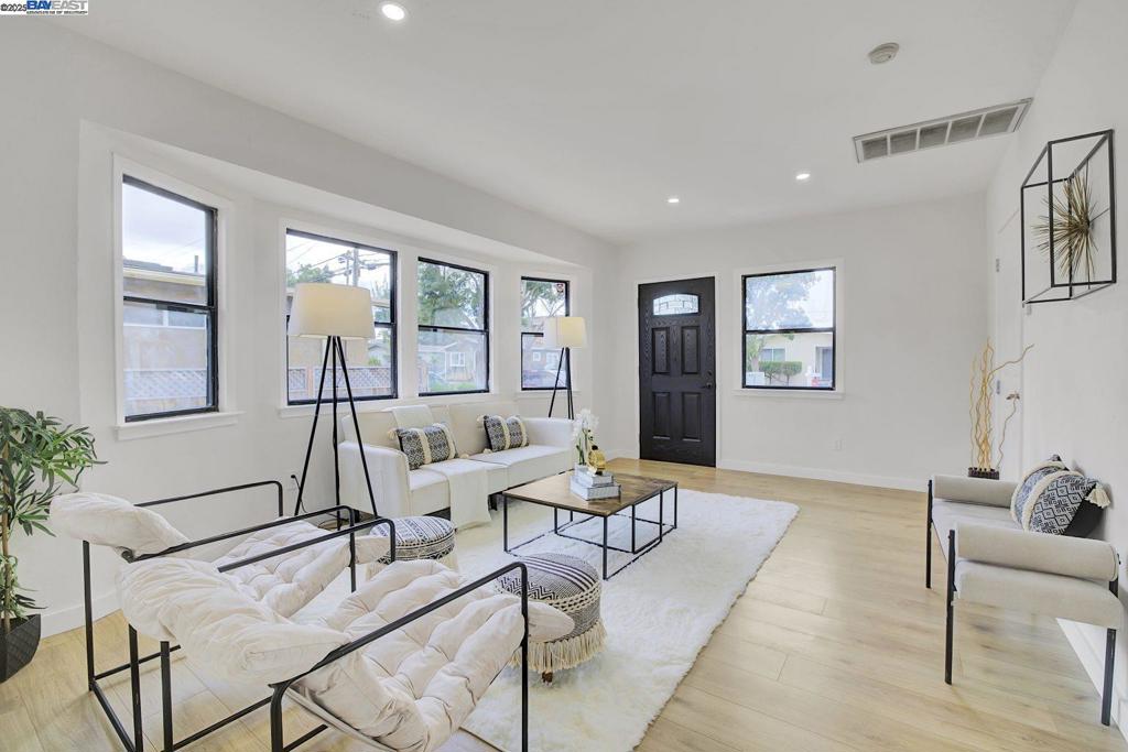 BAY FARM - Residential