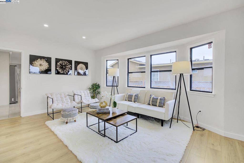 BAY FARM - Residential