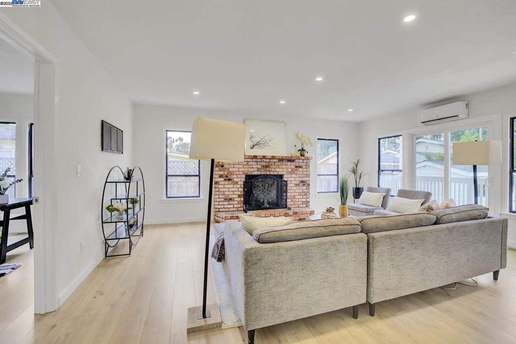 BAY FARM - Residential