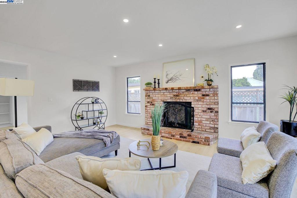 BAY FARM - Residential