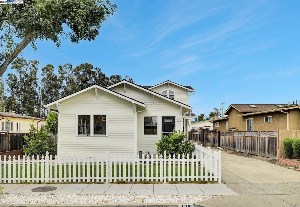BAY FARM - Residential