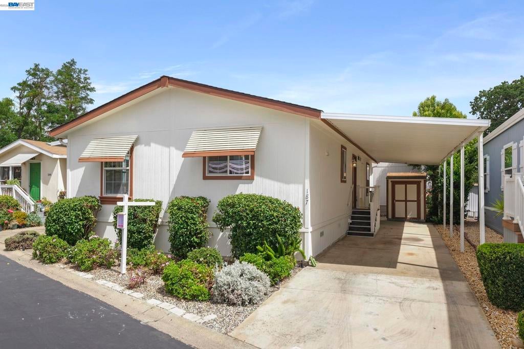 3263 Vineyard Ave., #187
