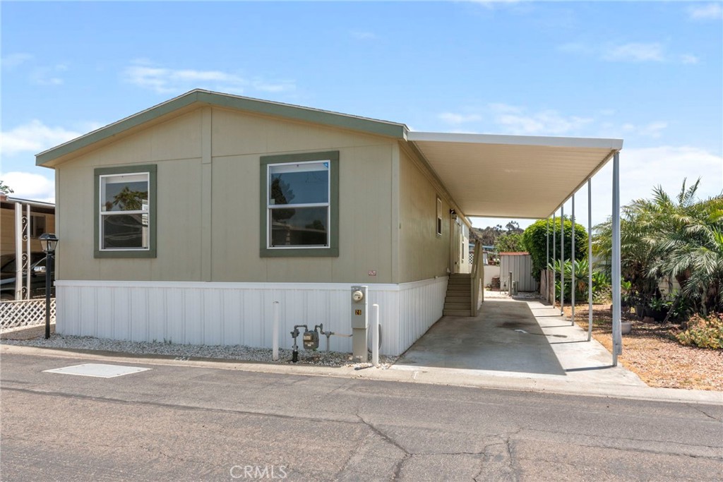Beautiful 2014 Fleetwood home located in the highly desirable Oceanside Terrace Mobile Home Park, nestled in the charming coastal town of Oceanside! This spacious 3-bedroom, 2-bathroom residence features an open concept floor plan, perfect for modern living, along with the convenience of indoor laundry. Enjoy the relaxed beachside lifestyle with an affordable space rent of just $795/month. A must-see opportunity in a sought-after coastal community! Schedule a showing today!