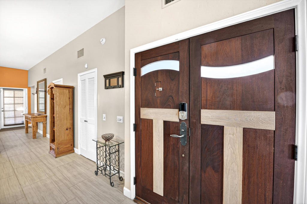 54695 Avenida Madero