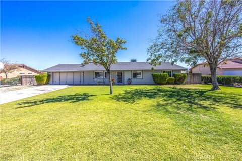 Photo of 12615 Waynoka Road, Apple Valley, CA 92308 (MLS # HD26206297)