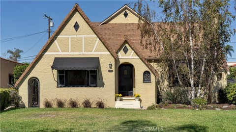 Photo of 2429 N Heliotrope DR, Santa Ana, CA 92706 (MLS # PW26212637)