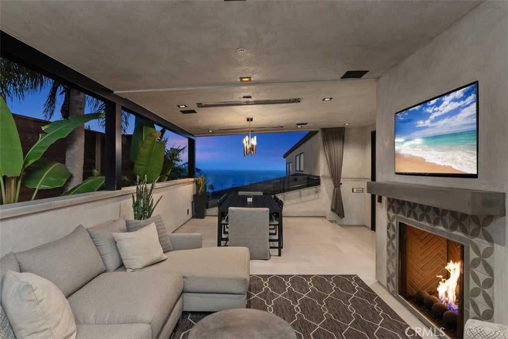 848 Hillcrest Drive