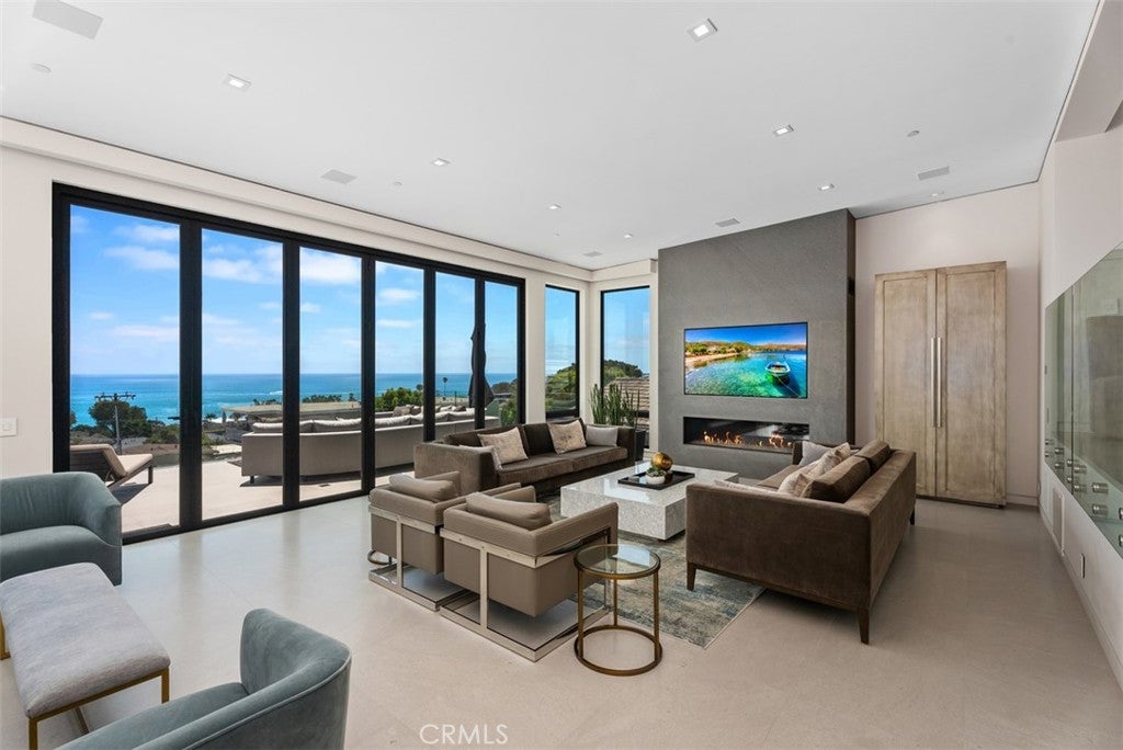 Photo of 848 Hillcrest Drive, Laguna Beach, CA 92651 (MLS # OC26129637)