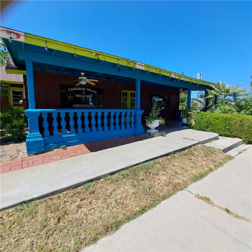 General commercial property, building with parking lot. Used as a Restaurant.