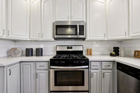 Tiny photo for 554 Fisk Avenue, San Jose, CA 95125 (MLS # ML82034996)