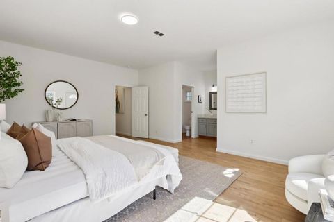 Tiny photo for 554 Fisk Avenue, San Jose, CA 95125 (MLS # ML82034996)